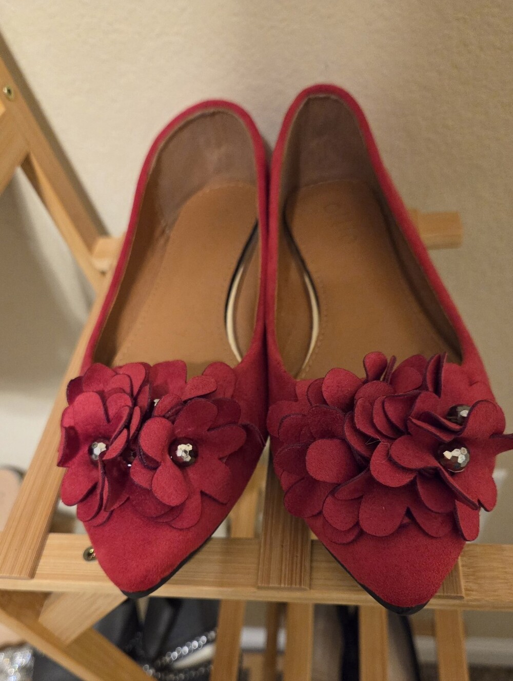 Olio Brand Red Floral Pointed-Toe Flats